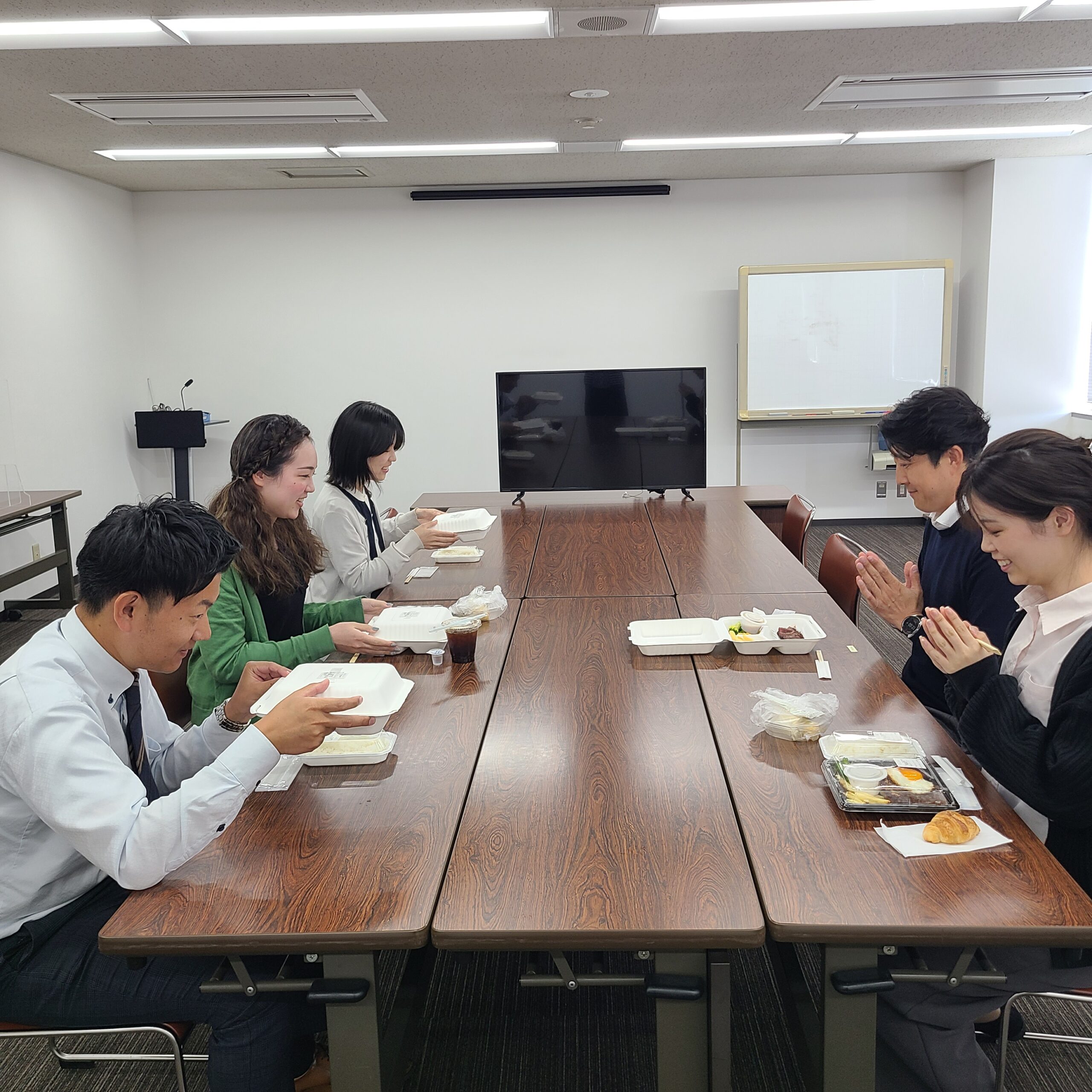 会社で楽しむ交流ランチ！シャッフルランチ♪